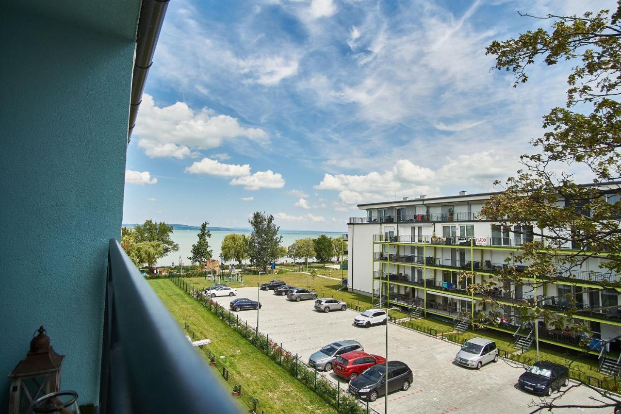 Catamaran Apartments - hostAID Siofok Bagian luar foto