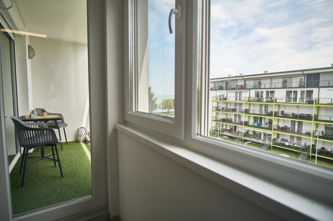 Catamaran Apartments - hostAID Siofok Bagian luar foto