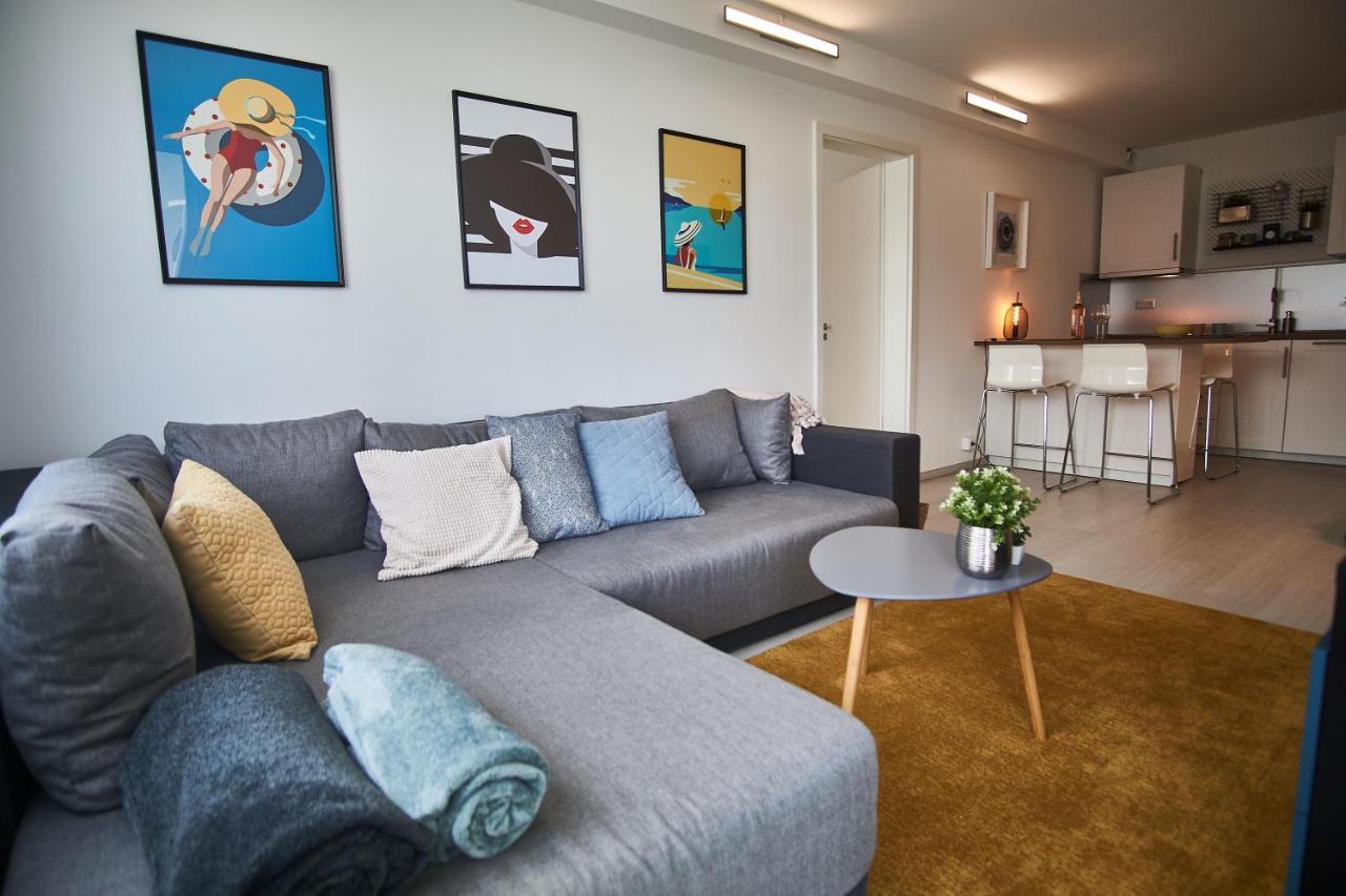 Catamaran Apartments - hostAID Siofok Bagian luar foto