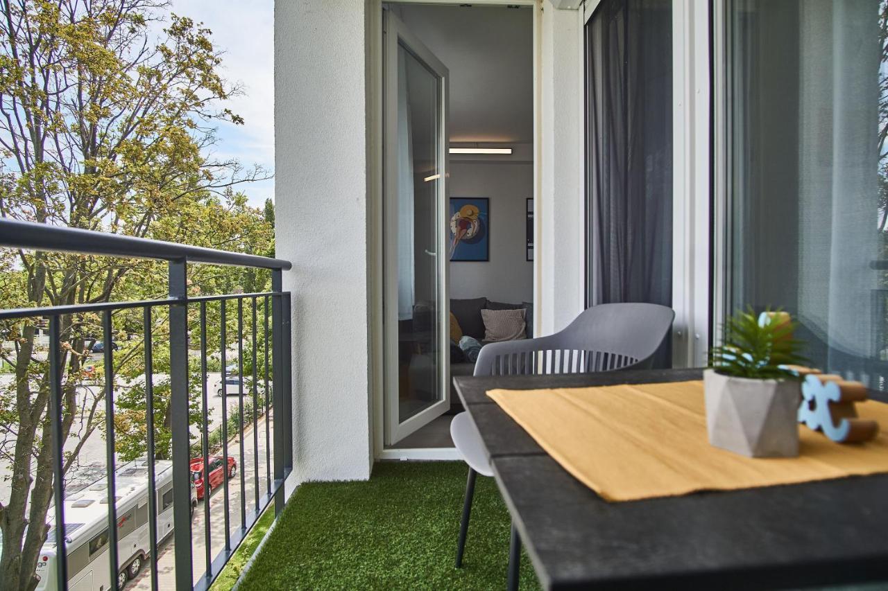 Catamaran Apartments - hostAID Siofok Bagian luar foto